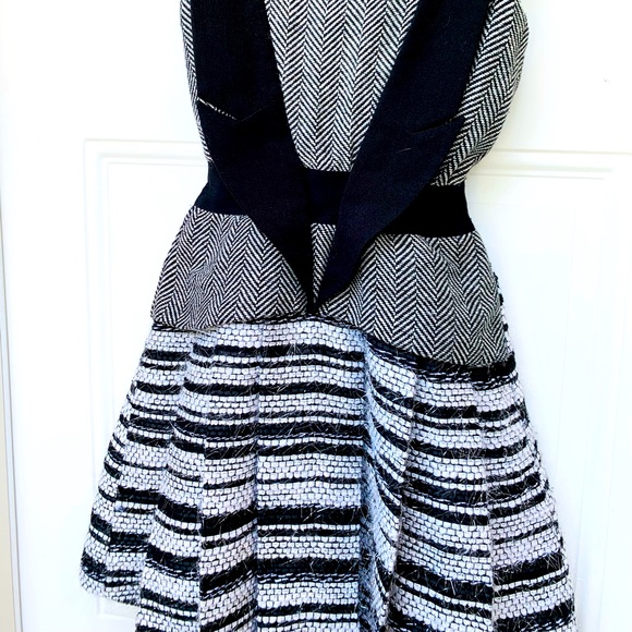 Three floor cut out texture dress - Picture 2 of 10